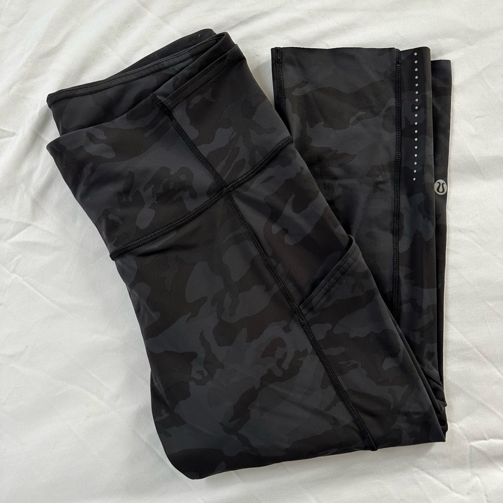 Black Camo Lululemon Cropped Leggings Women’s 8